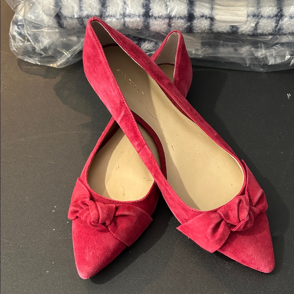 New in Box Ann‎ Taylor Women Camryn Suede Bow Flats